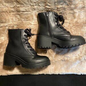 Universal Threads Platform Faux Leather Side Zip Women's Combat Boots Size 7